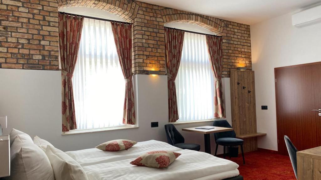 Hotel Friedchen Mit Eigener Fleischerei Artern Ngoại thất bức ảnh