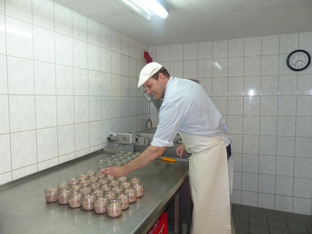Hotel Friedchen Mit Eigener Fleischerei Artern Ngoại thất bức ảnh