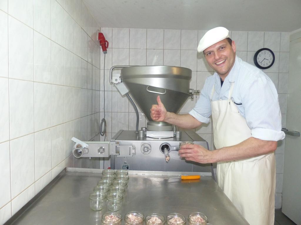 Hotel Friedchen Mit Eigener Fleischerei Artern Ngoại thất bức ảnh