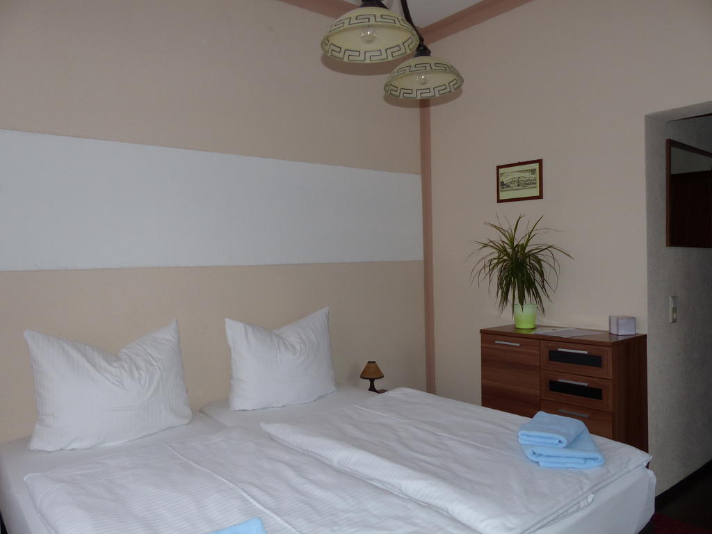 Hotel Friedchen Mit Eigener Fleischerei Artern Ngoại thất bức ảnh