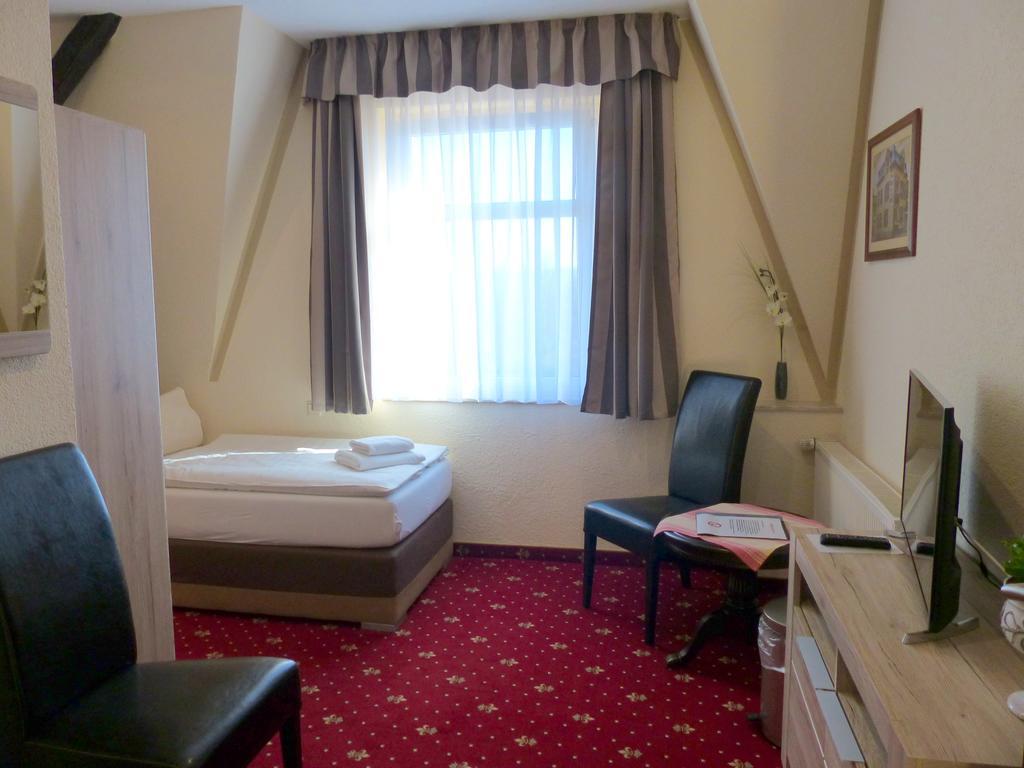 Hotel Friedchen Mit Eigener Fleischerei Artern Ngoại thất bức ảnh