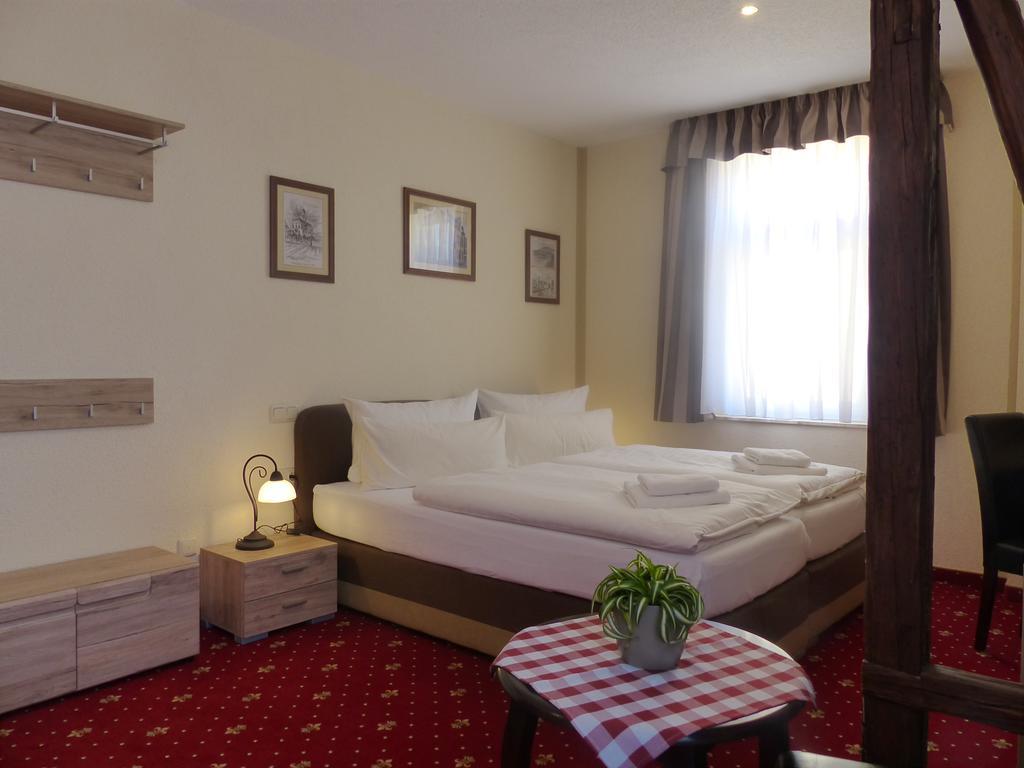 Hotel Friedchen Mit Eigener Fleischerei Artern Ngoại thất bức ảnh