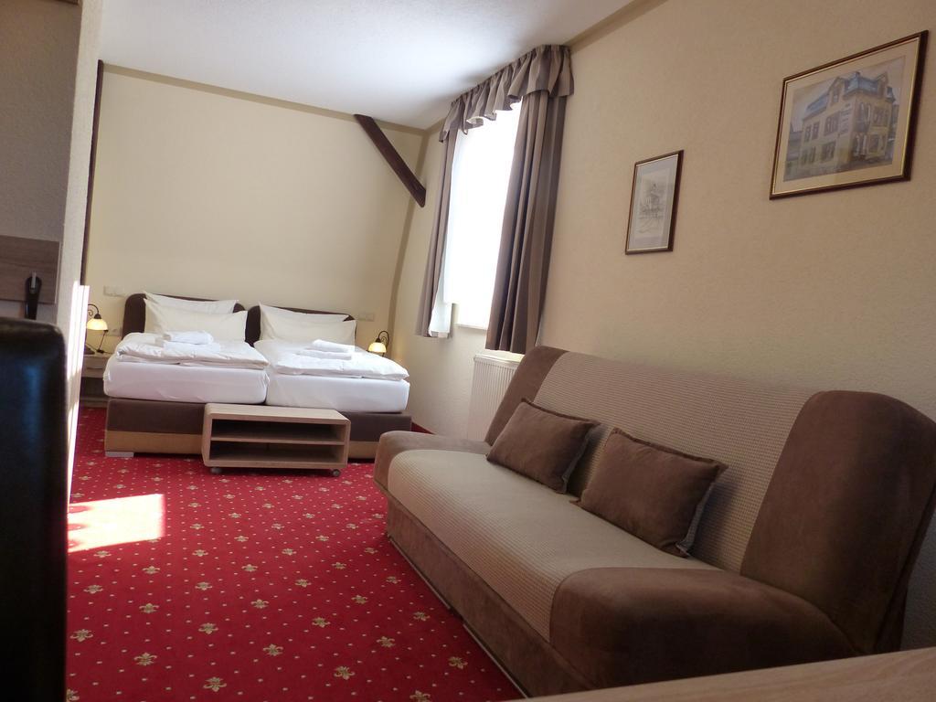 Hotel Friedchen Mit Eigener Fleischerei Artern Ngoại thất bức ảnh