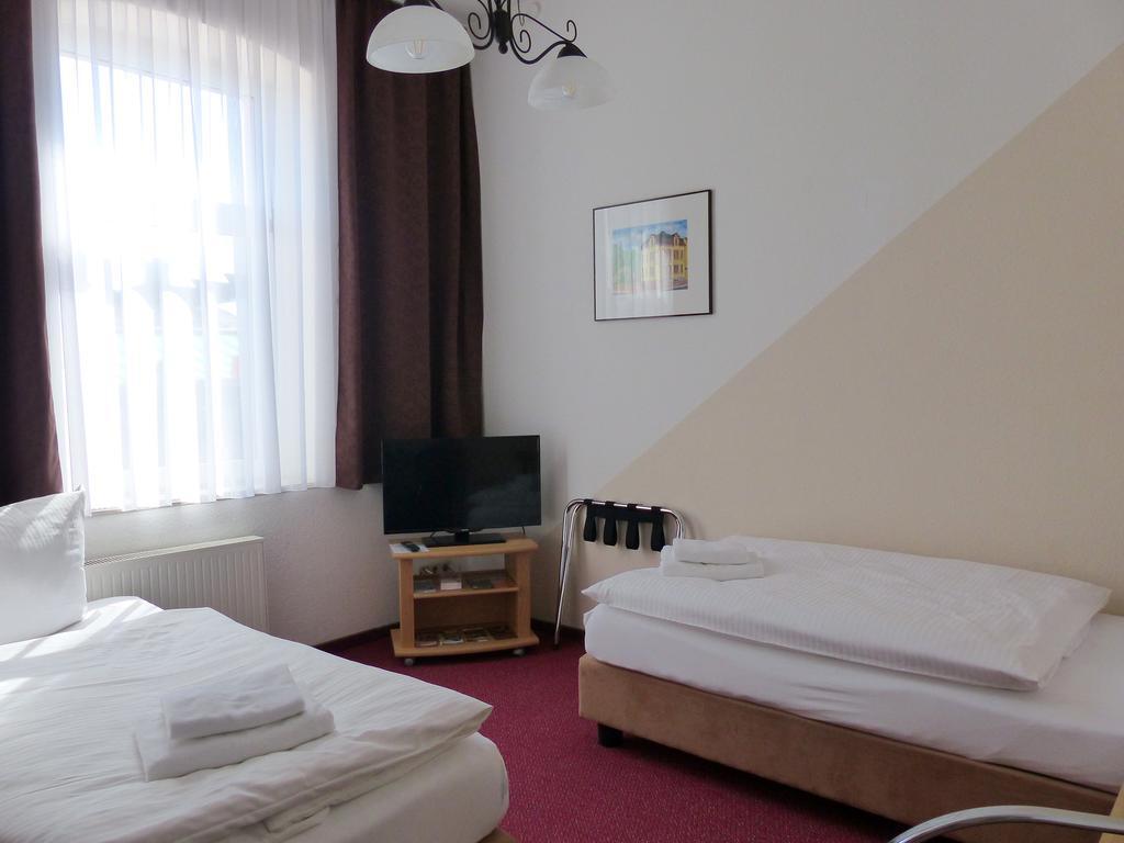 Hotel Friedchen Mit Eigener Fleischerei Artern Ngoại thất bức ảnh