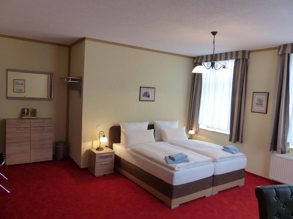 Hotel Friedchen Mit Eigener Fleischerei Artern Ngoại thất bức ảnh