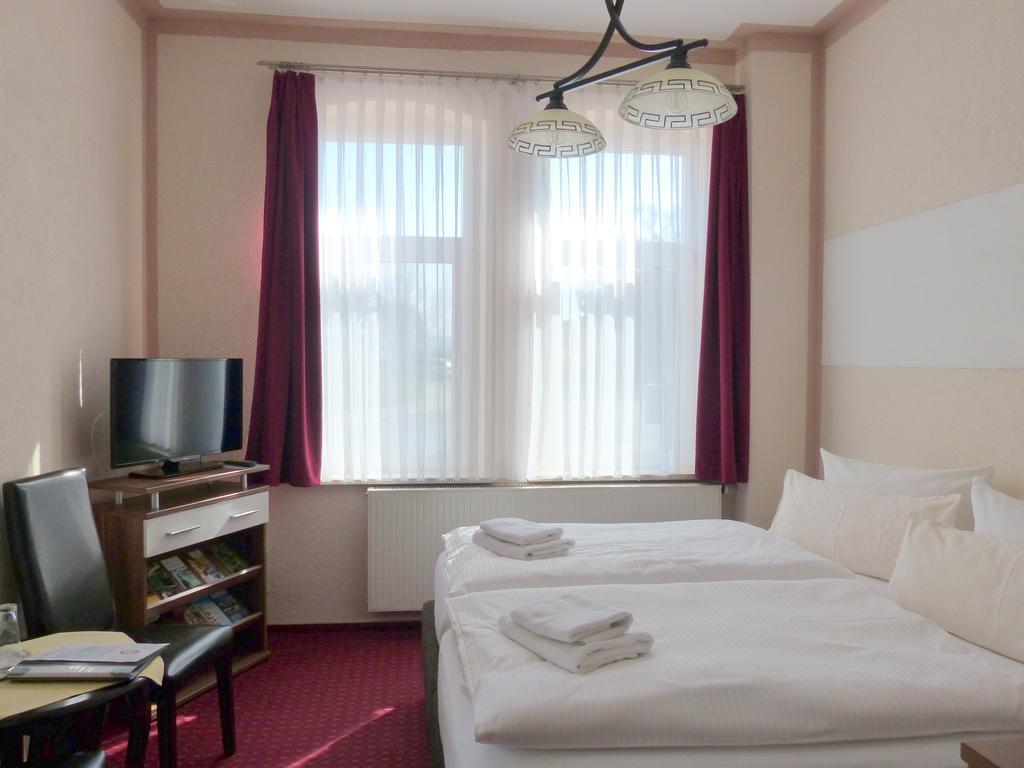 Hotel Friedchen Mit Eigener Fleischerei Artern Ngoại thất bức ảnh