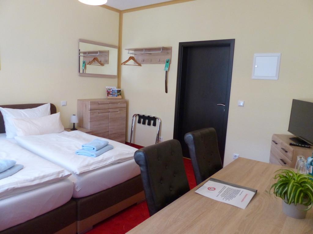 Hotel Friedchen Mit Eigener Fleischerei Artern Ngoại thất bức ảnh