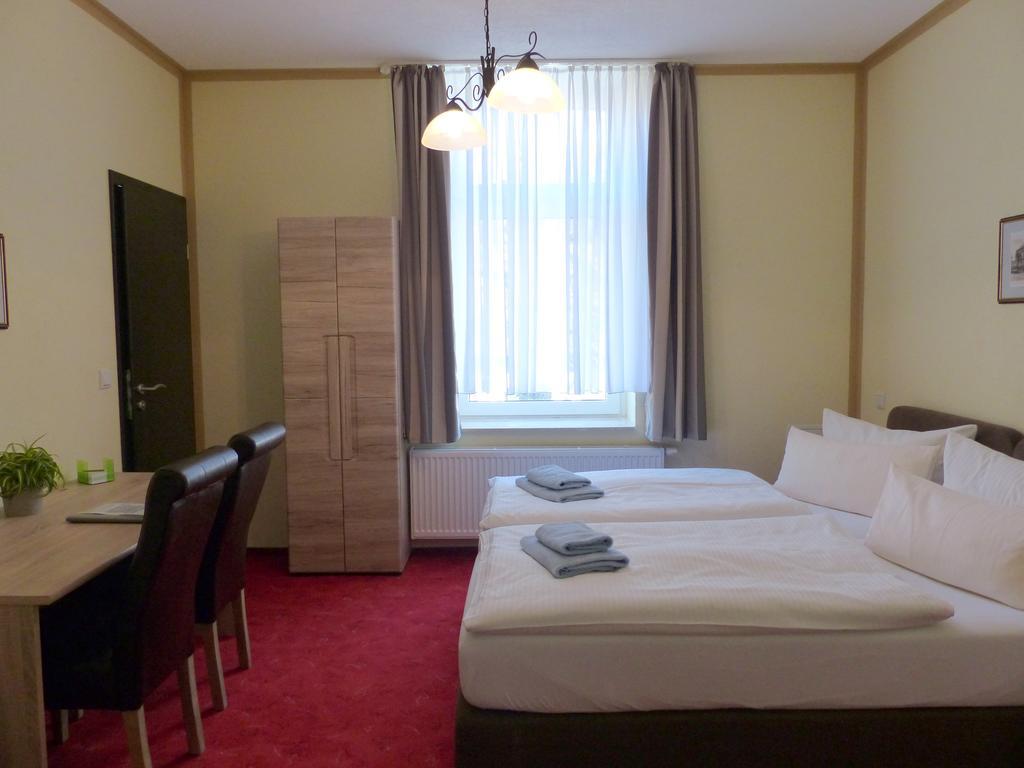 Hotel Friedchen Mit Eigener Fleischerei Artern Ngoại thất bức ảnh