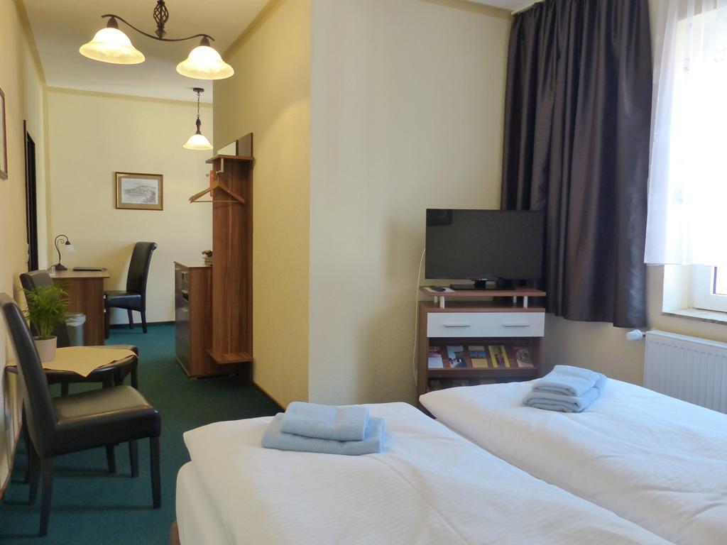 Hotel Friedchen Mit Eigener Fleischerei Artern Ngoại thất bức ảnh