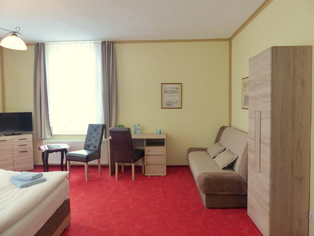 Hotel Friedchen Mit Eigener Fleischerei Artern Ngoại thất bức ảnh