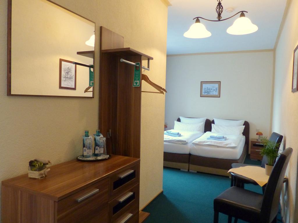 Hotel Friedchen Mit Eigener Fleischerei Artern Ngoại thất bức ảnh