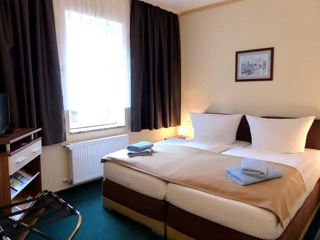 Hotel Friedchen Mit Eigener Fleischerei Artern Ngoại thất bức ảnh